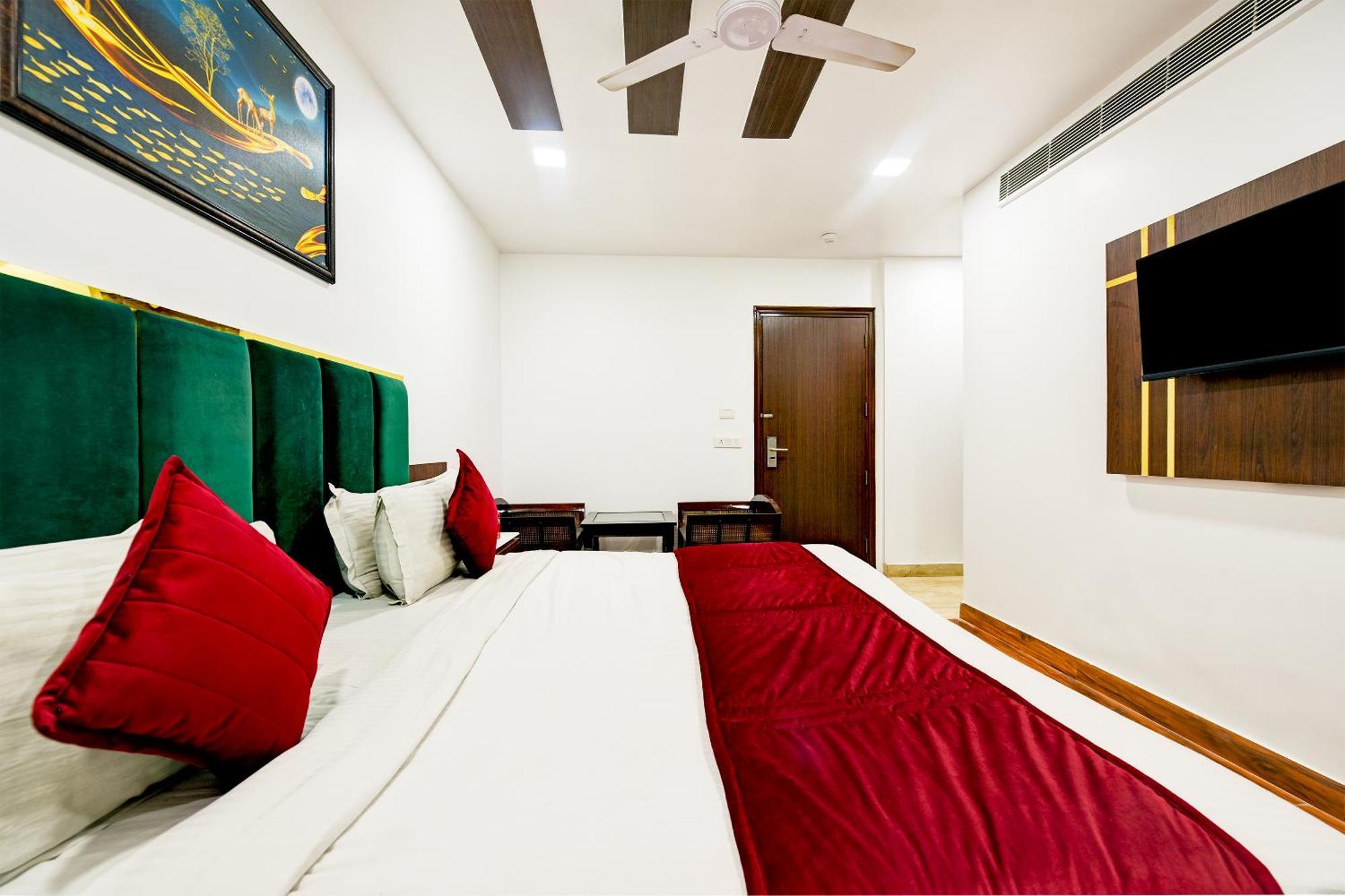Staybook South Delhi New Delhi Exterior photo