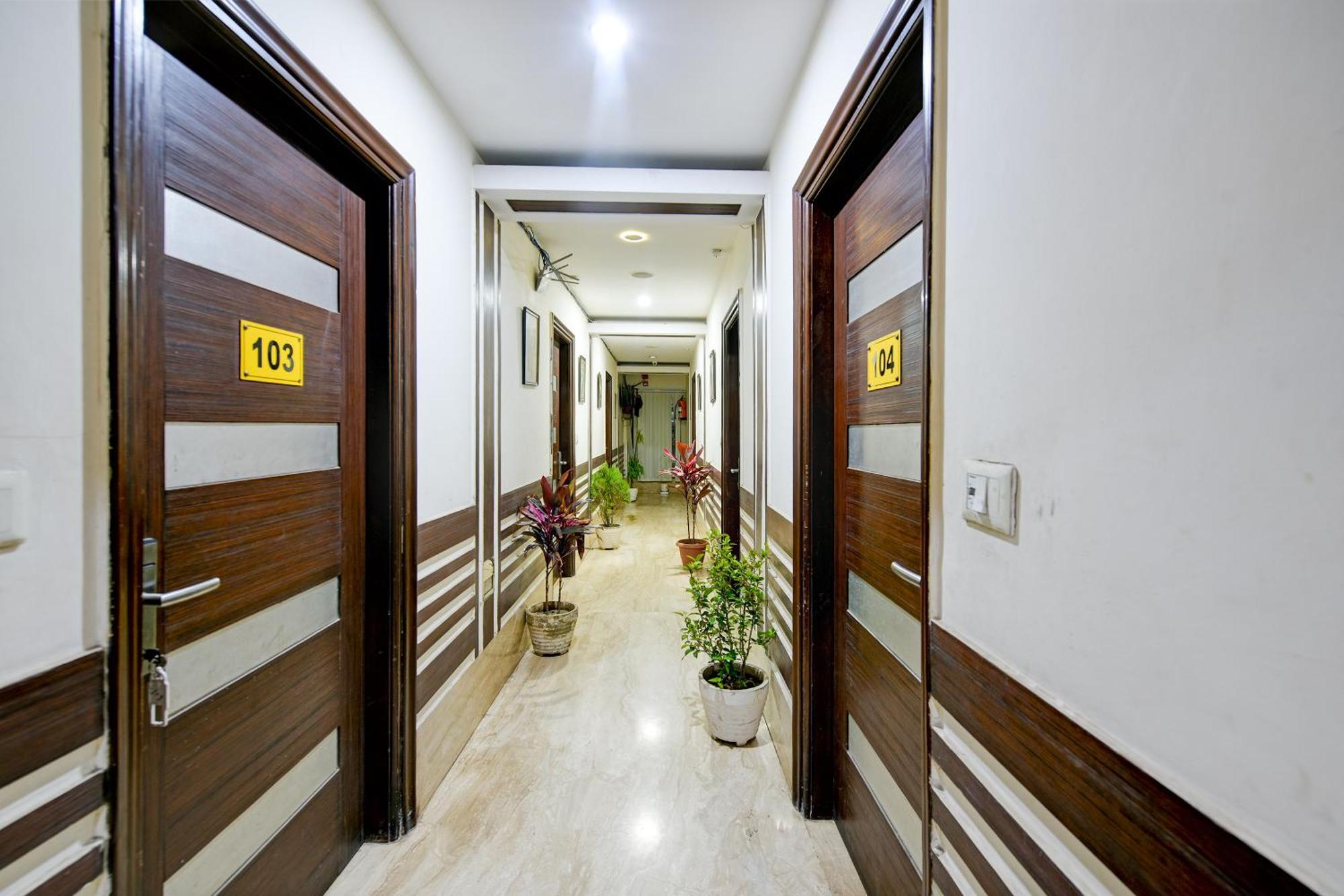 Staybook South Delhi New Delhi Exterior photo