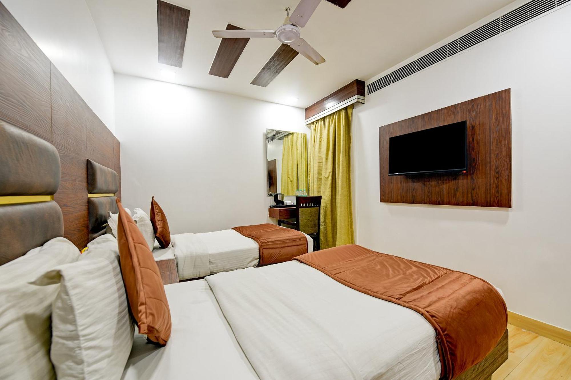 Staybook South Delhi New Delhi Exterior photo