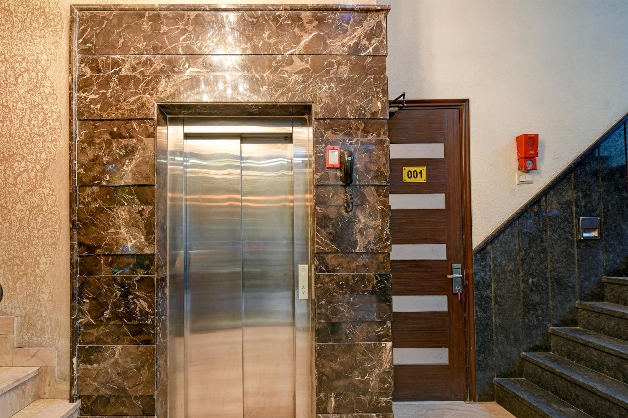 Staybook South Delhi New Delhi Exterior photo